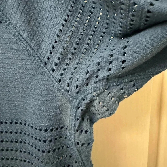 Studio by energy zone blue eyelet long sleeve athletic workout top size medium - Picture 7 of 8